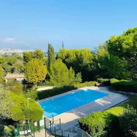 - Chez Laura Villeneuve-Loubet